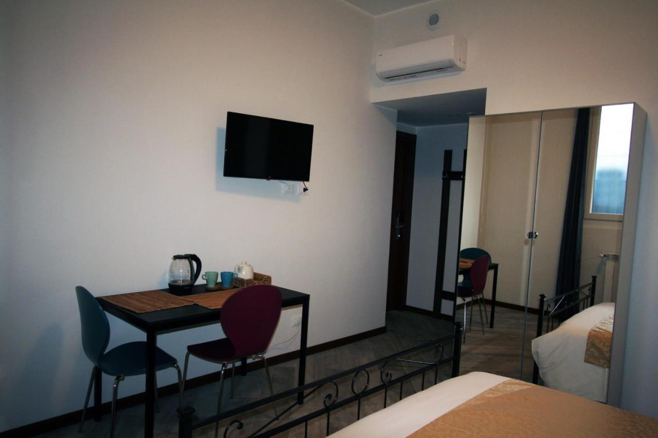 Sansirofiera Rooms มิลาน ภายนอก รูปภาพ